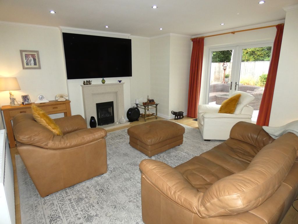 Lounge- click for photo gallery